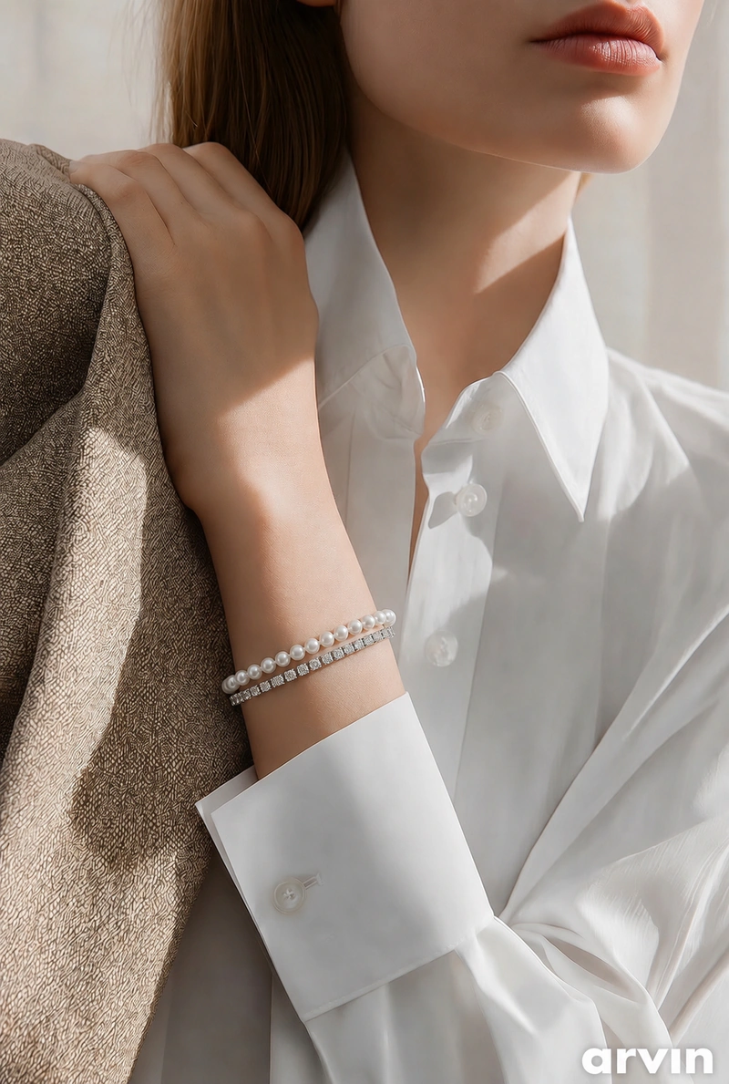 B01 สร้อยข้อมือไข่มุกแท้ The Quiet Grace Bracelet ไข่มุก3-4mm สร้อยข้อมือ 2เลเยอร์ ดีไซน์ไข่มุก เพชร — alternate view