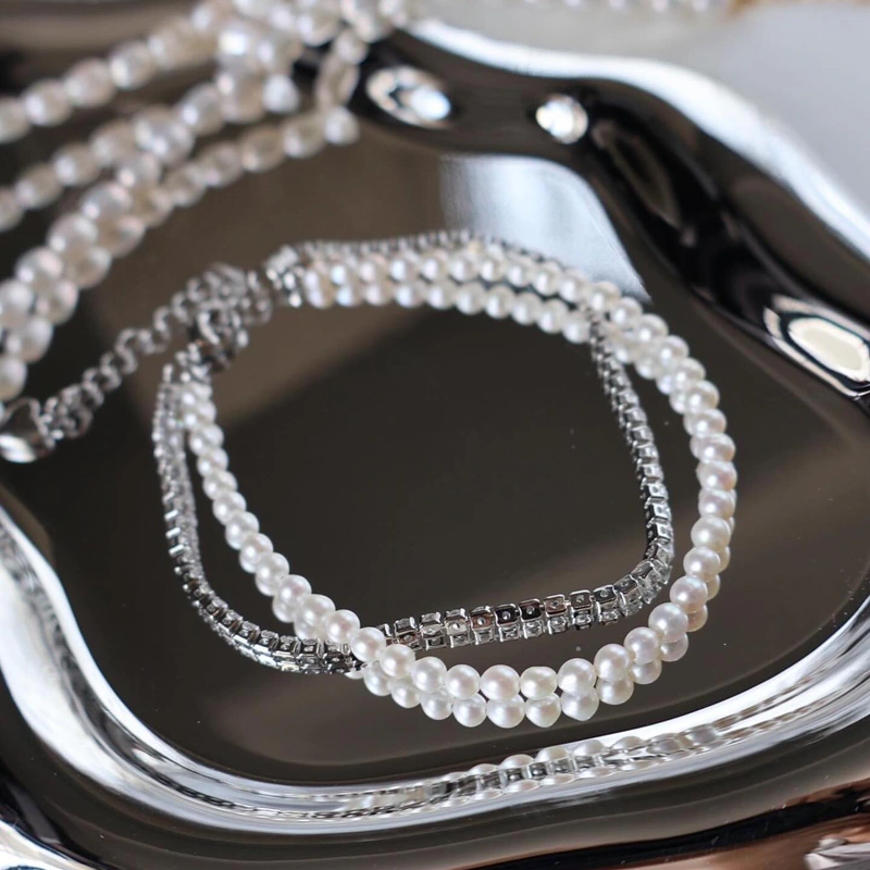 B01 สร้อยข้อมือไข่มุกแท้ The Quiet Grace Bracelet ไข่มุก3-4mm สร้อยข้อมือ 2เลเยอร์ ดีไซน์ไข่มุก เพชร image 5