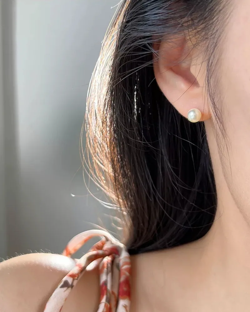 E011 ต่างหูไข่มุกแท้ รุ่น Luna Grace ทรงซาลาเปา ไข่มุกแท้คัดเกรด High Luster ตัวเรือนเงินแท้ image 4
