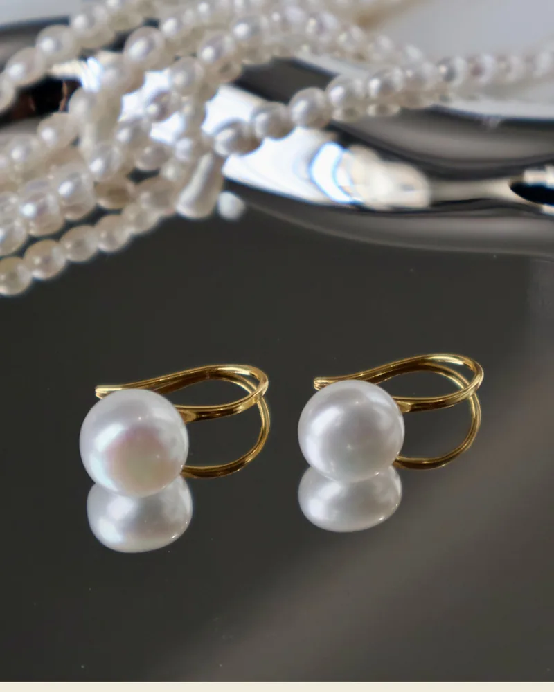 E03 ต่างหูไข่มุกแท้ ขนาด 9-10mm รุ่นClassic Hook ตัวเรือนเงินแท้ S925 ชุปทอง14k image 7