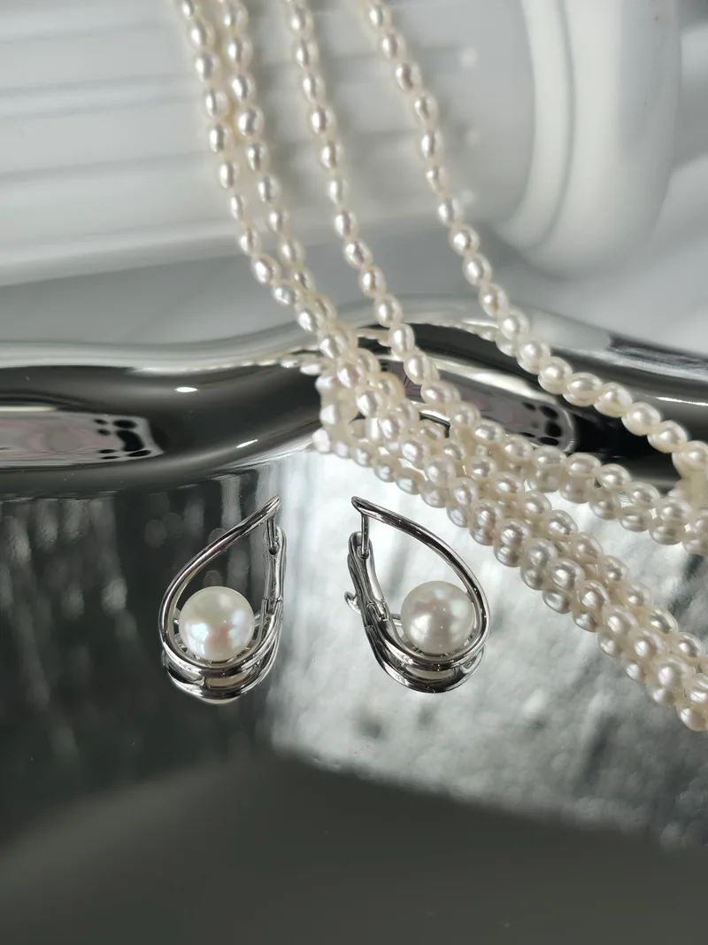 Silver Drop Pearl Earrings image 4