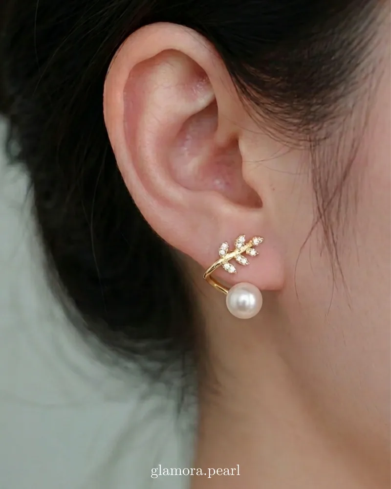 E08 ต่างหูไข่มุกแท้ รุ่น Laurel Pearl ตัวเรือนเงินแท้ชุบทองคำแท้ 18K / ฝังเพชร CZ — alternate view