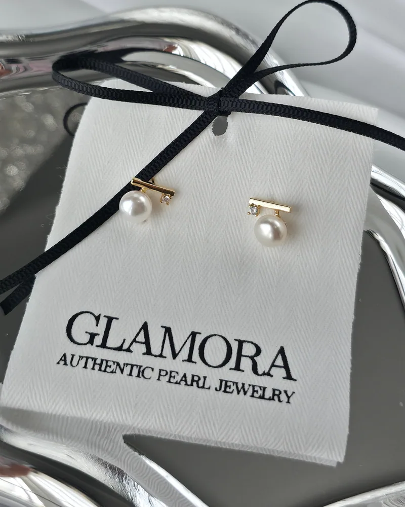 E10 ต่างหูไข่มุกแท้ รุ่น Linea Pearl ตัวเรือนเงินแท้ชุบทองคำแท้ 18K / ฝังเพชร CZ image 4