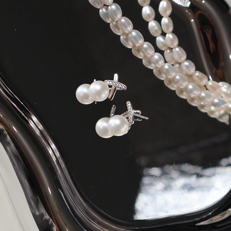 E12 ต่างหูไข่มุกแท้ รุ่น The Ivy Cross Pearl Earring ไข่มุกขนาด7-8มม. ตัวเรือนเงินแท้ S925 image 6