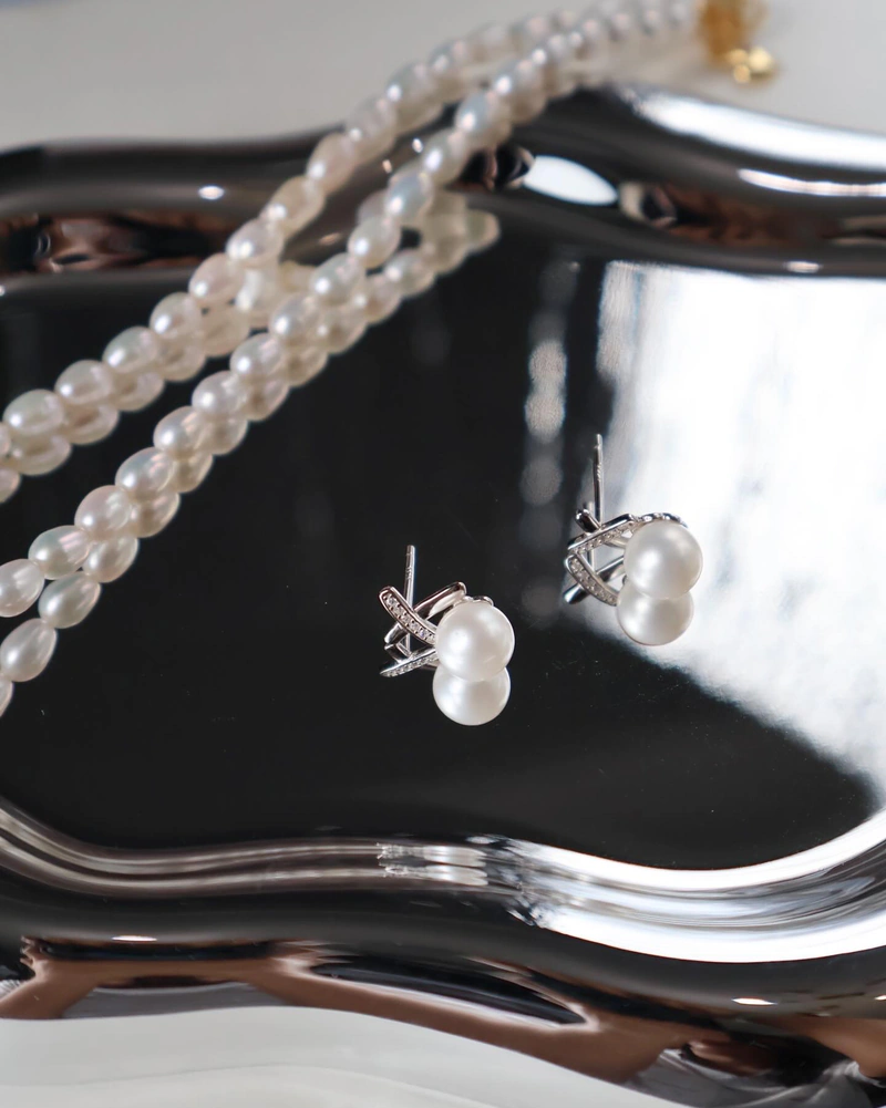 E12 ต่างหูไข่มุกแท้ รุ่น The Ivy Cross Pearl Earring ไข่มุกขนาด7-8มม. ตัวเรือนเงินแท้ S925 image 7