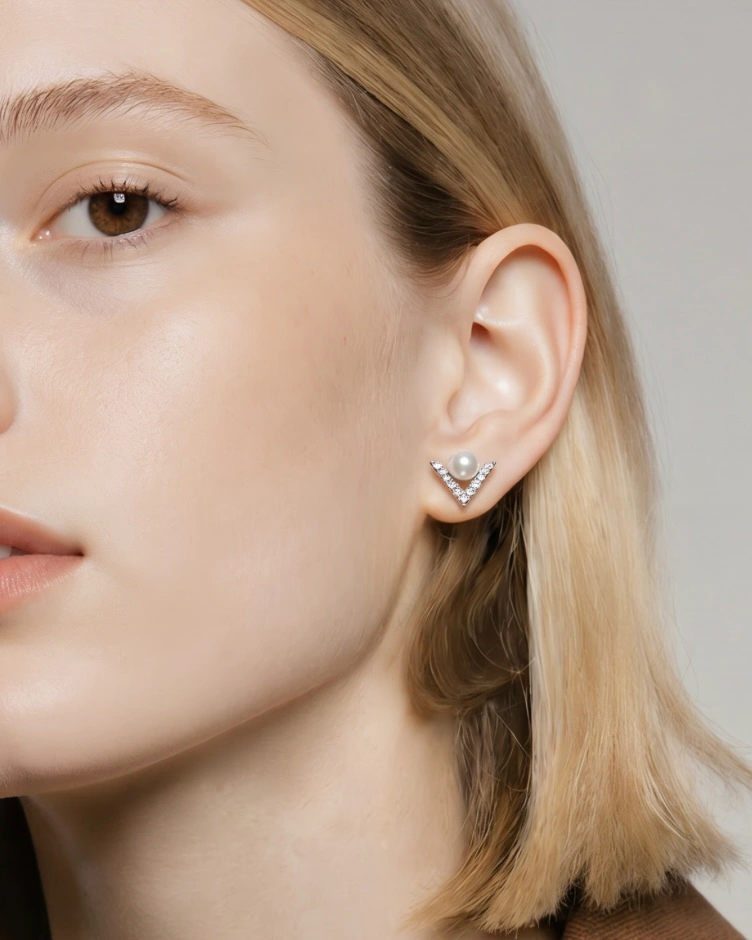 E15 ต่างหูไข่มุกแท้ รุ่น V-Elegance Pearl Earring ไข่มุกขนาด7-8มม. ตัวเรือนเงินแท้ S925 image 7