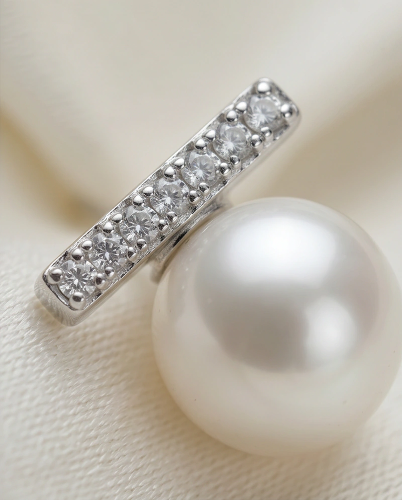 E16 ต่างหูไข่มุกแท้ รุ่น The Sleek Bar Pearl Earrings ไข่มุกขนาด7-8มม. ตัวเรือนเงินแท้ S925 image 3