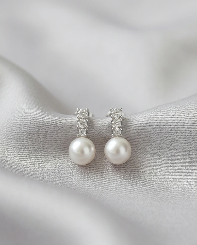 E17 ต่างหูไข่มุกแท้ รุ่น The Timeless Drop Pearl Earrings ไข่มุกขนาด7-8มม. ตัวเรือนเงินแท้ S925 image 3