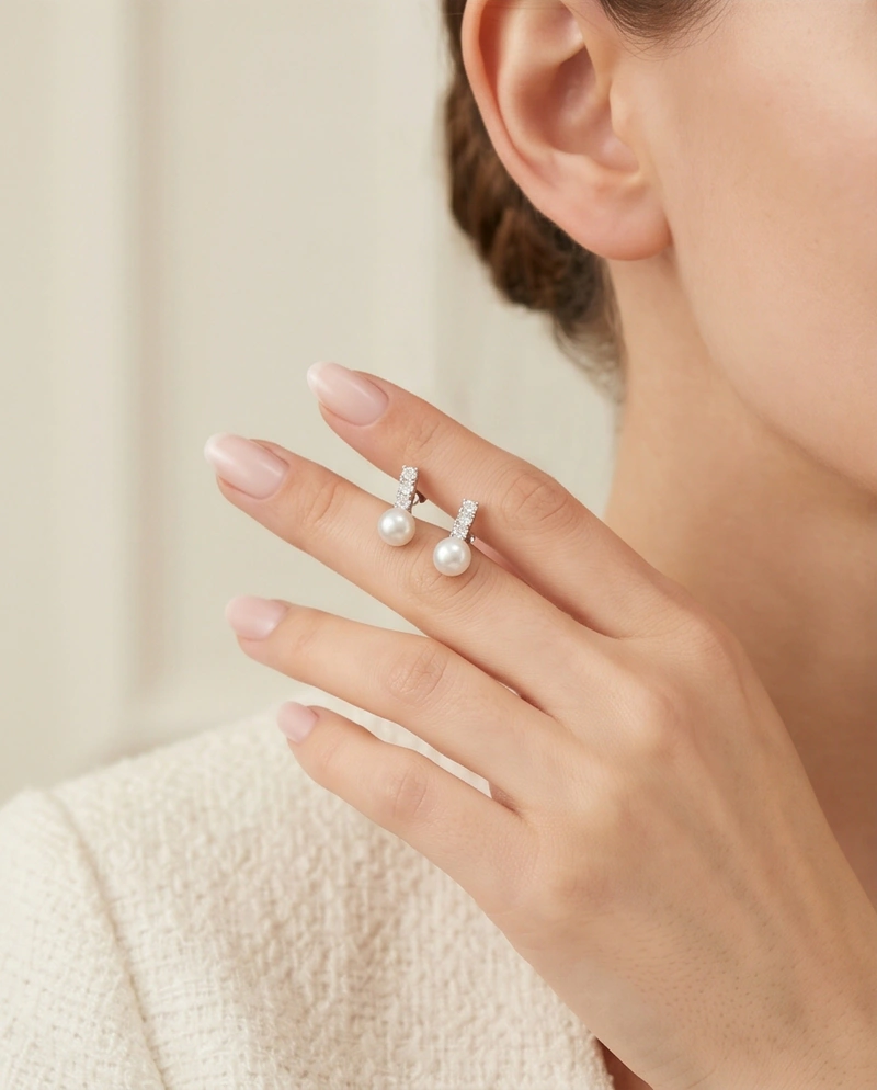 E17 ต่างหูไข่มุกแท้ รุ่น The Timeless Drop Pearl Earrings ไข่มุกขนาด7-8มม. ตัวเรือนเงินแท้ S925 image 5