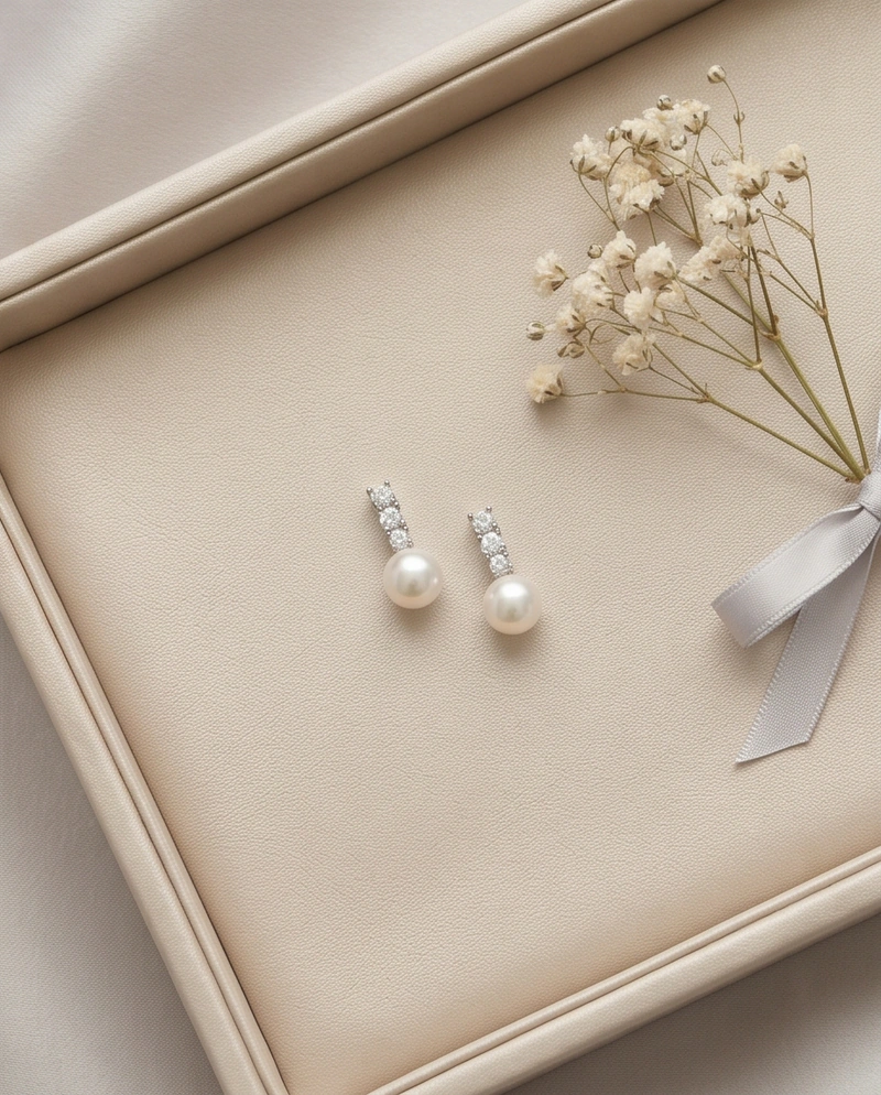 E17 ต่างหูไข่มุกแท้ รุ่น The Timeless Drop Pearl Earrings ไข่มุกขนาด7-8มม. ตัวเรือนเงินแท้ S925 image 6