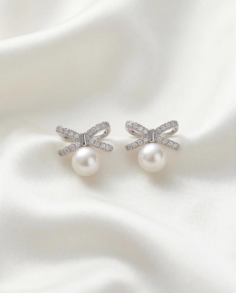E18 ต่างหูไข่มุกแท้ รุ่น The Serenade Pearl Earrings ไข่มุกขนาด7-8มม. ตัวเรือนเงินแท้ S925 — alternate view