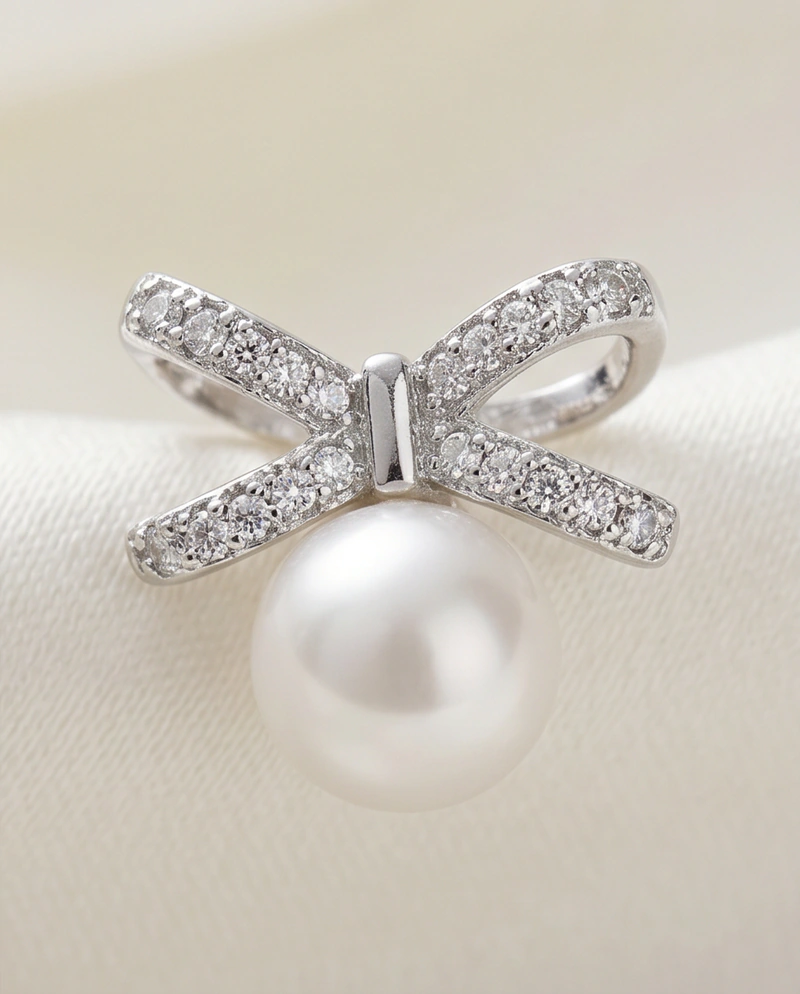 E18 ต่างหูไข่มุกแท้ รุ่น The Serenade Pearl Earrings ไข่มุกขนาด7-8มม. ตัวเรือนเงินแท้ S925 image 3