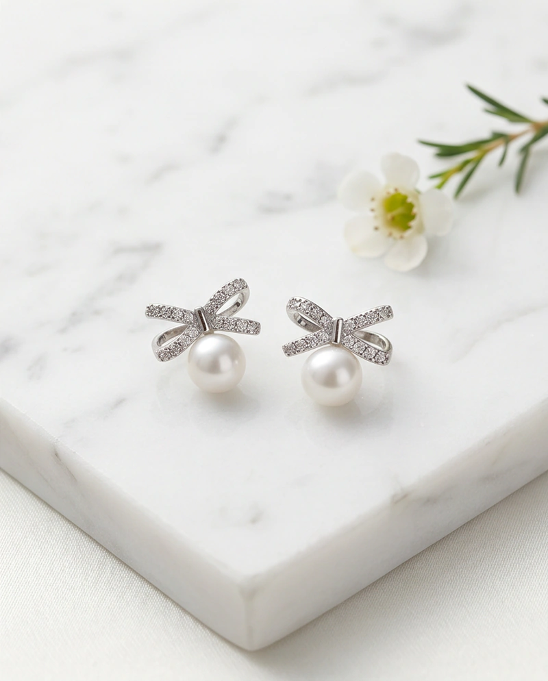 E18 ต่างหูไข่มุกแท้ รุ่น The Serenade Pearl Earrings ไข่มุกขนาด7-8มม. ตัวเรือนเงินแท้ S925 image 5