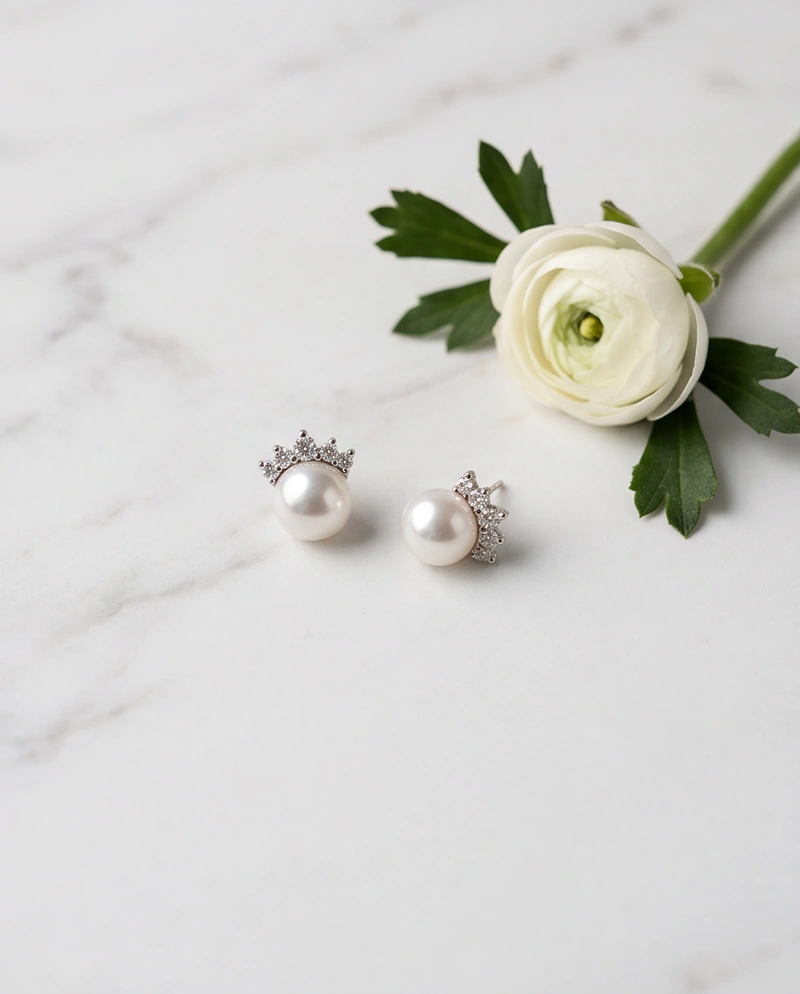 E20 ต่างหูไข่มุกแท้ รุ่น The Crown Grace Pearl Earrings ตัวเรือนเงินแท้ S925 ฝังเพชร CZ image 5
