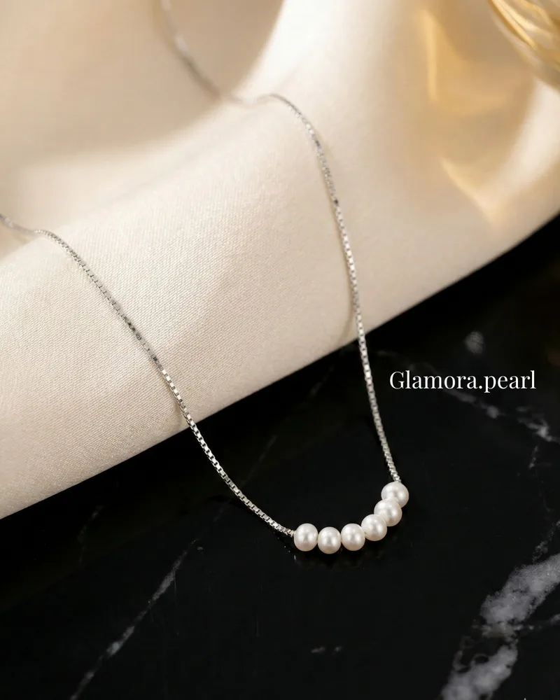 N02 สร้อยคอรุ่นGraceful Row ไข่มุกแท้5เม็ด เงินแท้S925 พร้อมกล่องกิ๊ฟเซ็ต — alternate view